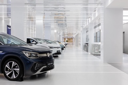 圖3-寧德時代新能源生活廣場車輛展示區(qū).jpg 圖3-寧德時代新能源生活廣場車輛展示區(qū).jpg